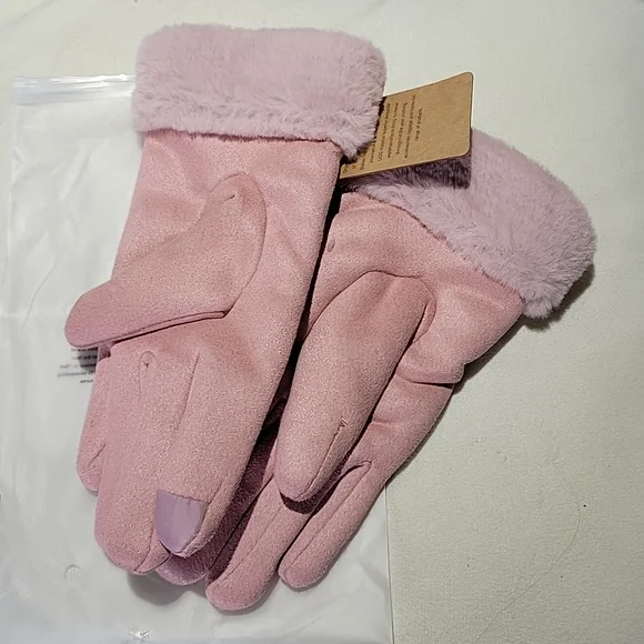 New with tags, UGG pink gloves - Picture 3 of 3